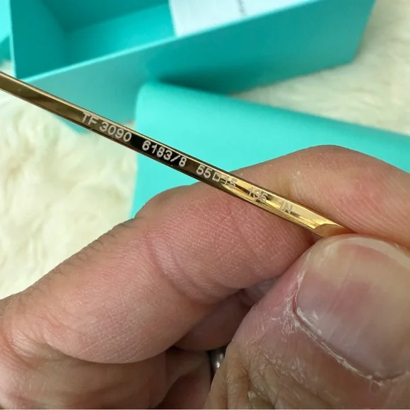 Tiffany & Co.
Cat-Eye Mirrored Sunglasses brand new - Picture 8 of 8